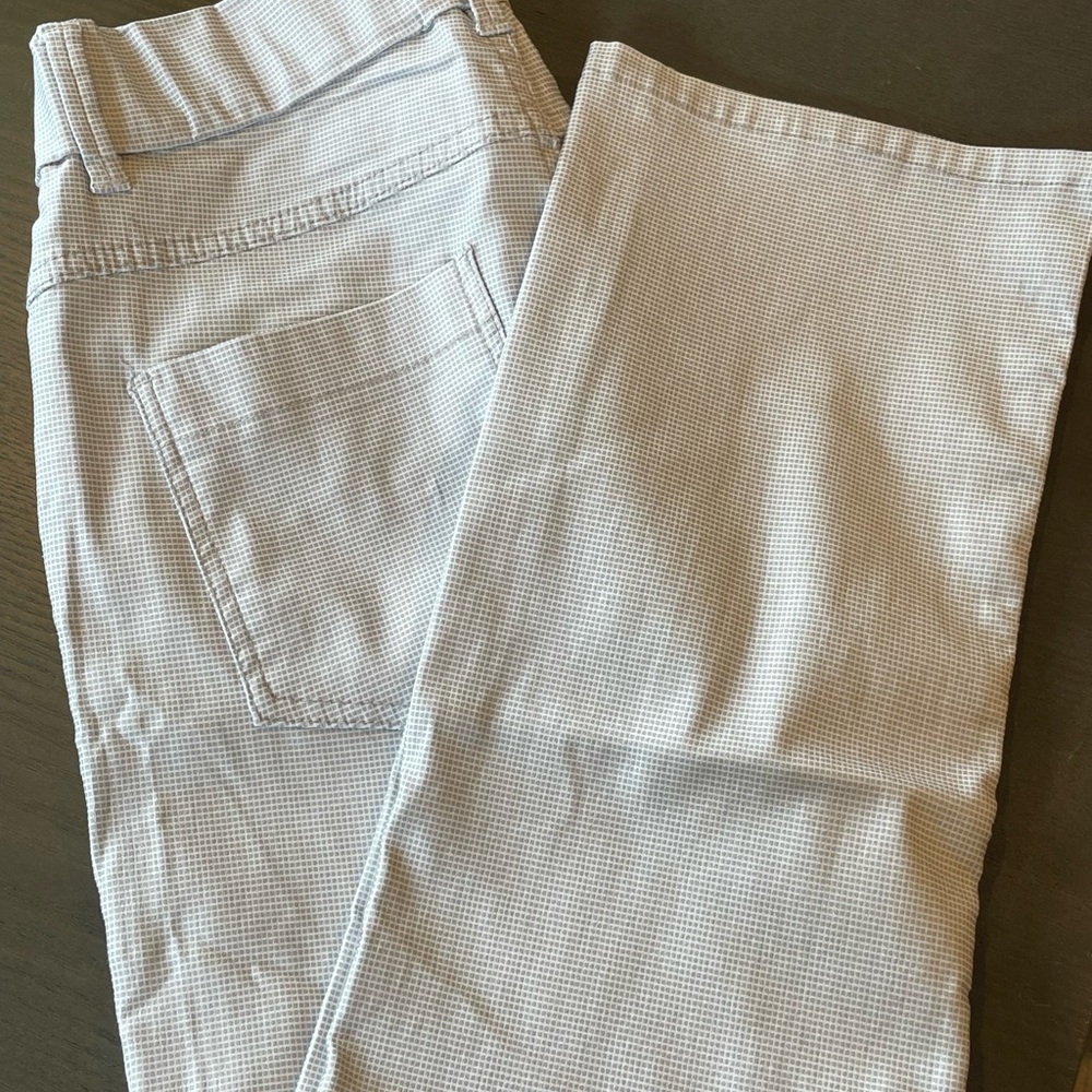 Flog pants with zipper-button up-belt loops- Size 29 - boot cut- White and Gray